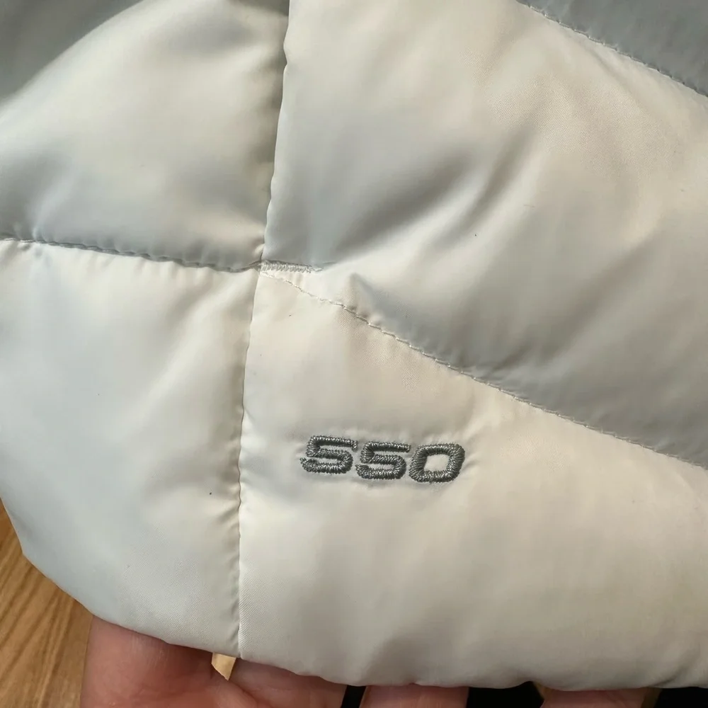 SOLD DONT BUY Like new north face 550 puffer vest - Picture 8 of 10